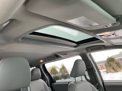 Used 2020 Toyota Sienna XLE w/ XLE Navigation Package image 21