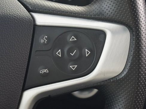 Used 2024 GMC Terrain SLE image 9