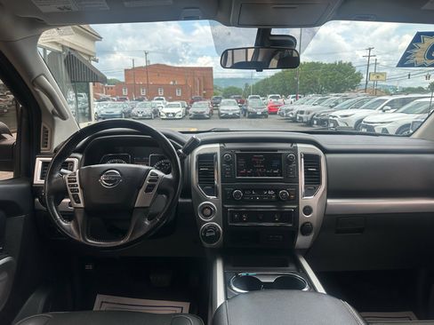 Used 2019 Nissan Titan PRO-4X image 15