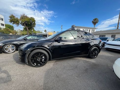 Used 2021 Tesla Model Y Long Range AWD/4WD image 6