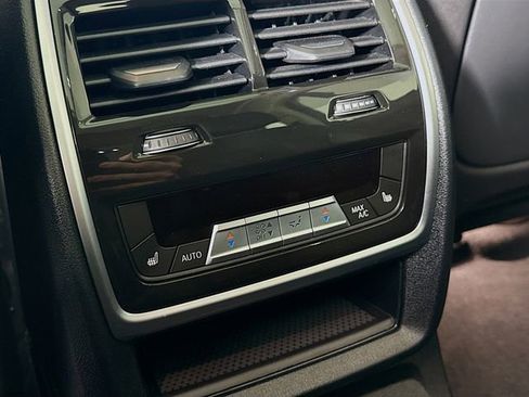 Used 2022 BMW X7 xDrive40i w/ Premium Package image 26