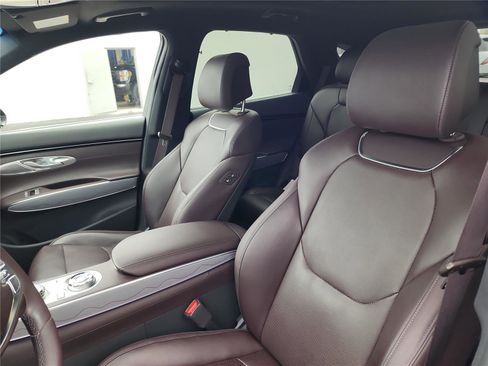 Used 2022 Genesis GV70 2.5T w/ Advanced Package image 17