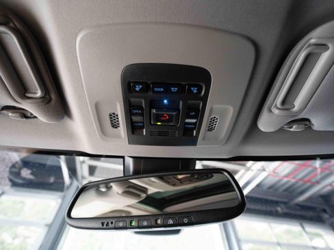 Used 2022 Toyota Camry XSE w/ Navigation Upgrade Package FWD image 18