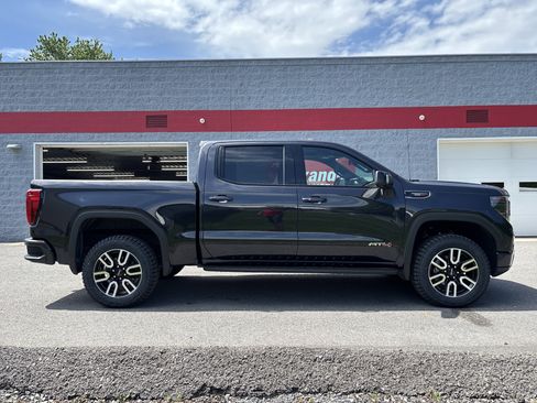 Used 2025 GMC Sierra 1500 AT4 w/ AT4 Premium Package AWD/4WD image 2