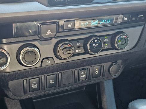 Used 2017 Toyota Tacoma TRD Off-Road AWD/4WD image 28