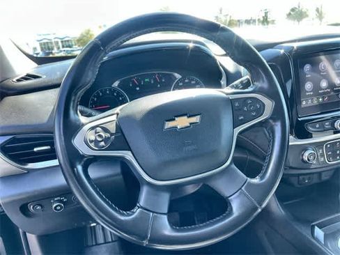 Used 2021 Chevrolet Traverse LT image 17