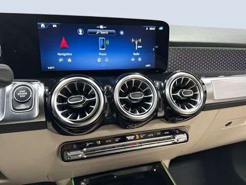 Used 2025 Mercedes-Benz GLB 250 4MATIC image 21