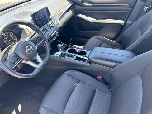 Used 2024 Nissan Altima 2.5 SV FWD image 25