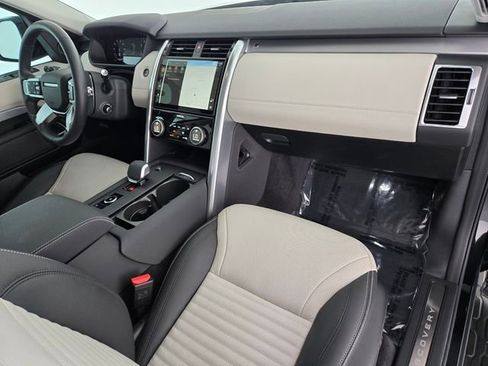 Used 2025 Land Rover Discovery Dynamic SE AWD/4WD image 19