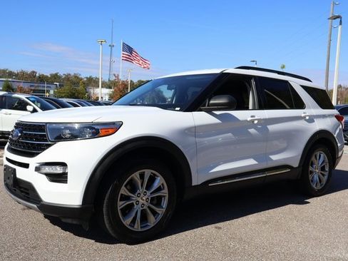 Used 2020 Ford Explorer XLT w/ Equipment Group 202A image 3