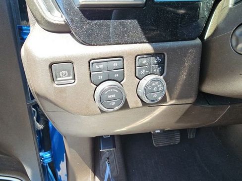 Used 2022 Chevrolet Silverado 1500 LTZ AWD/4WD image 19