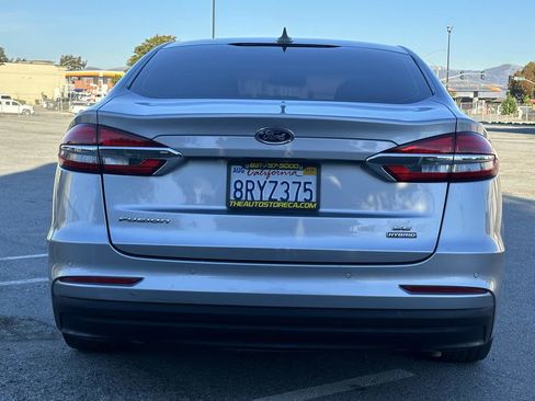 Used 2020 Ford Fusion SE image 4