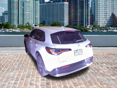 Used 2024 Honda HR-V EX-L image 4