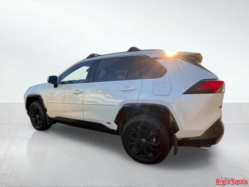 Used 2022 Toyota RAV4 SE w/ Convenience Package AWD/4WD image 3