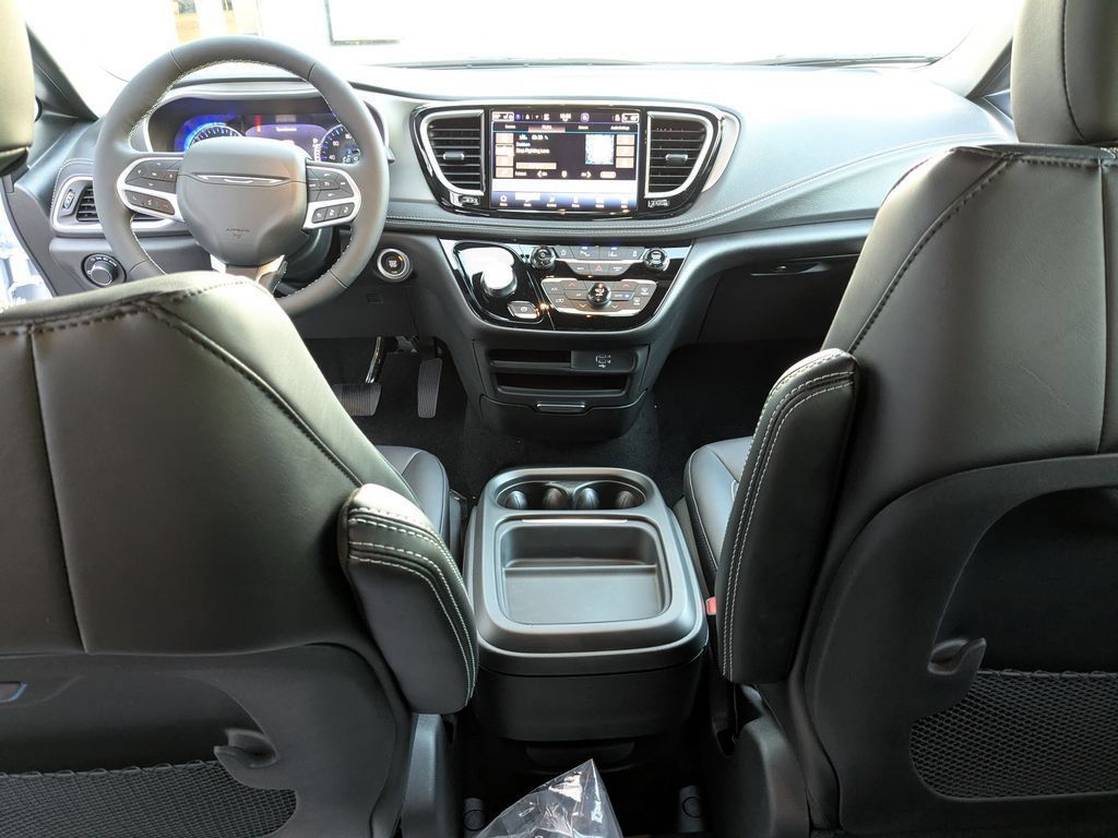 New 2027 Chrysler Pacifica Select AWD/4WD image 19