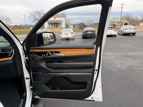 Used 2024 Jeep Grand Wagoneer Series III image 31