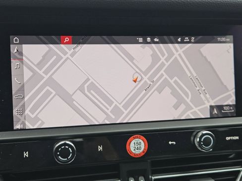 Certified 2025 Porsche Macan image 17