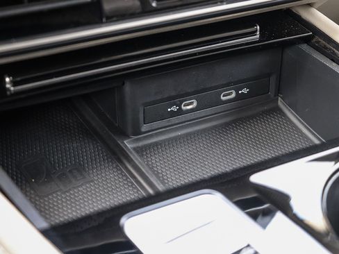 Used 2024 Volkswagen Atlas SE w/ Black Wheel Package image 23