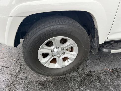 Used 2016 Toyota 4Runner SR5 AWD/4WD image 9