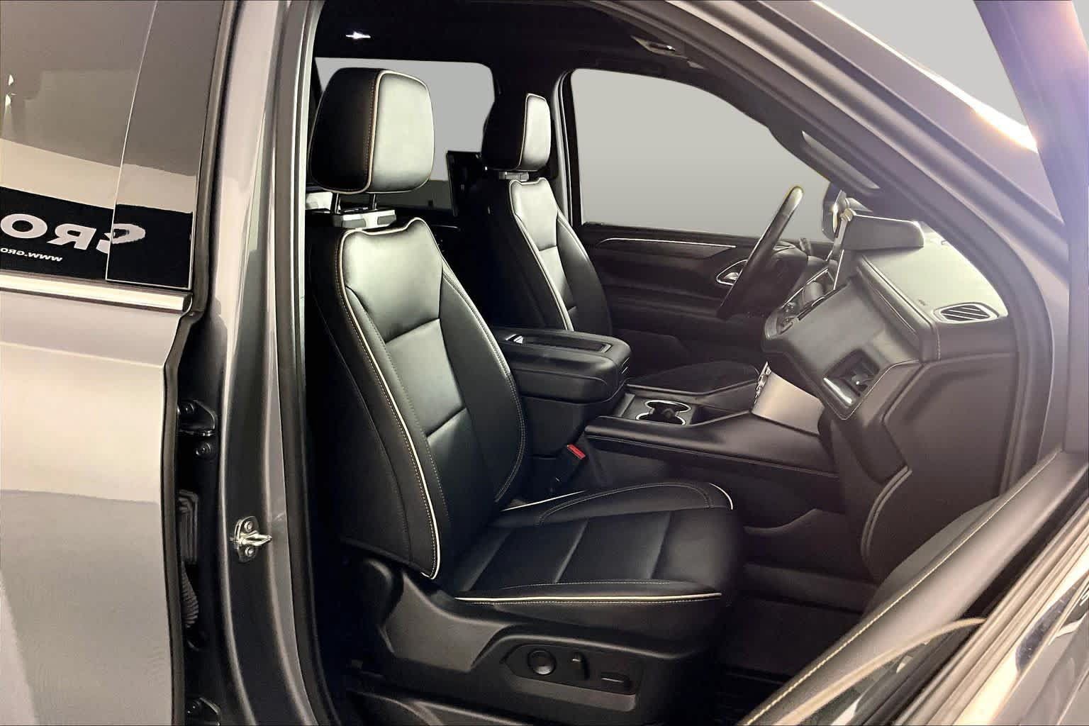 Used 2022 GMC Yukon SLT w/ SLT Premium Package RWD image 9