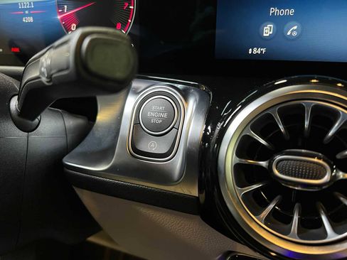 Certified 2025 Mercedes-Benz GLB 250 4MATIC image 28