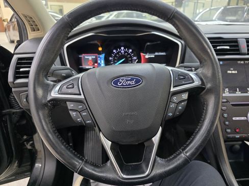 Used 2018 Ford Fusion Titanium FWD image 27