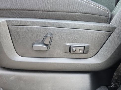 New 2026 RAM 3500 Big Horn AWD/4WD image 16