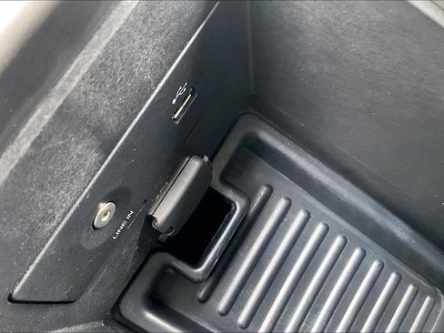 Used 2013 Ford Edge SE image 15