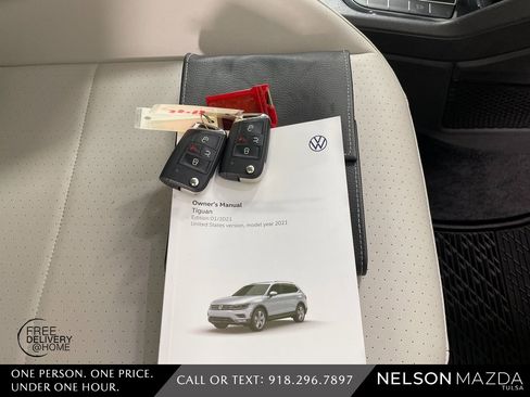 Used 2021 Volkswagen Tiguan SE w/ Panoramic Sunroof Package image 52