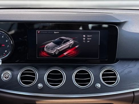 Used 2017 Mercedes-Benz E 300 4MATIC image 25