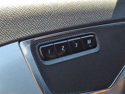 Used 2018 Volvo XC90 T6 Momentum w/ Convenience Package image 22