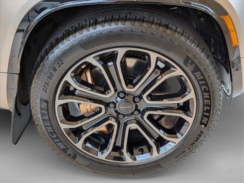 New 2026 Land Rover Defender 110 OCTA image 9