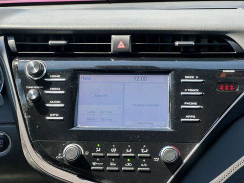 Used 2018 Toyota Camry LE w/ Convenience Package FWD image 15