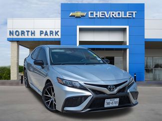 Used 2021 Toyota Camry SE image 1