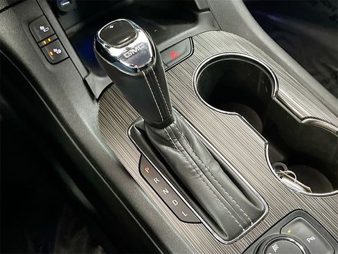 Used 2019 GMC Acadia SLT image 16