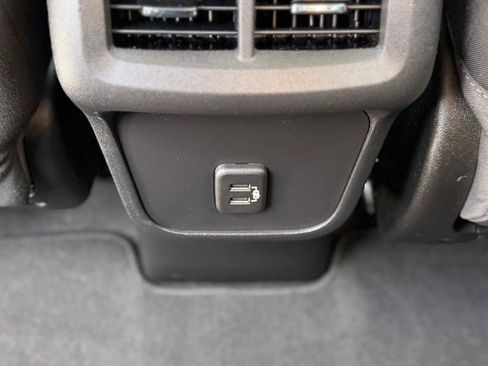 Used 2022 GMC Terrain SLE w/ Driver Convenience Package image 9