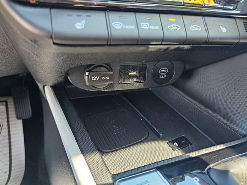 Used 2025 Hyundai Elantra Limited FWD image 29