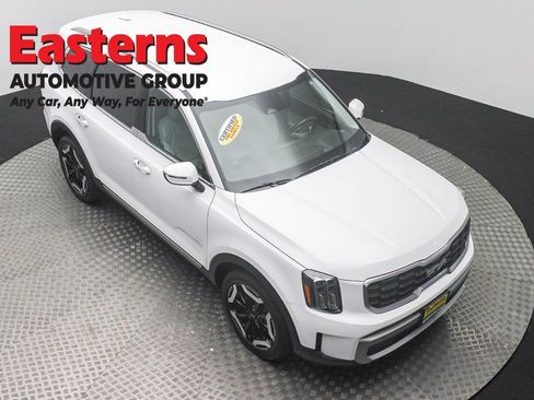 Used 2023 Kia Telluride S FWD image 3
