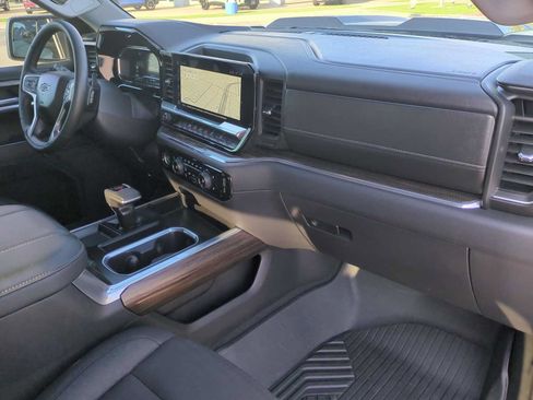 Used 2024 Chevrolet Silverado 1500 LT Trail Boss AWD/4WD image 29