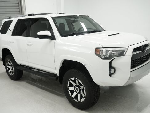 Used 2017 Toyota 4Runner TRD Off-Road AWD/4WD image 3