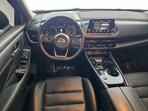 Used 2022 Nissan Rogue SV w/ SV Premium Package image 18