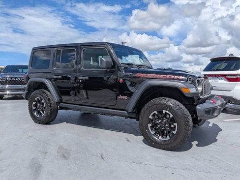 Used 2025 Jeep Wrangler Unlimited Rubicon AWD/4WD image 2