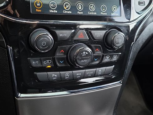 Used 2022 Jeep Grand Cherokee Laredo X image 22