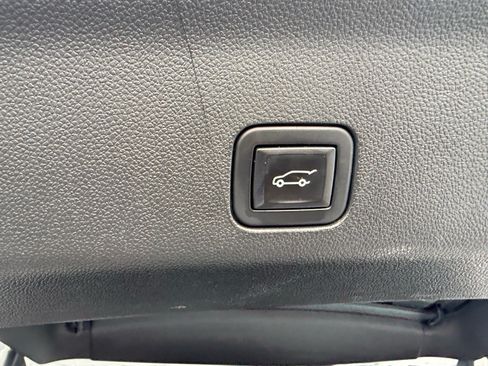 Used 2021 Chevrolet Tahoe LT AWD/4WD image 19