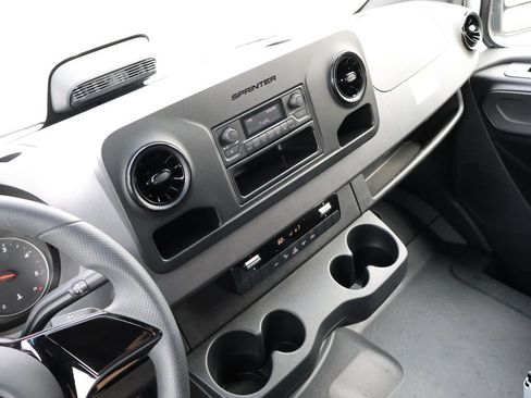 Used 2025 Mercedes-Benz Sprinter 2500 image 23