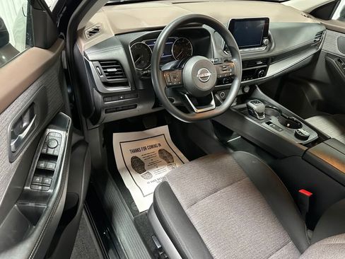 Used 2023 Nissan Rogue SV image 6
