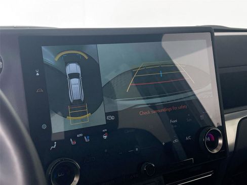 Used 2025 Lexus GX 550 w/ Accessory Package (2T) image 12