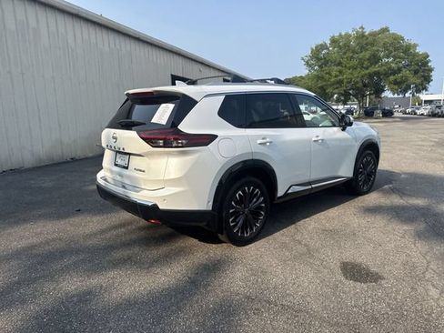 Used 2025 Nissan Rogue Platinum w/ Platinum Premium Package FWD image 5