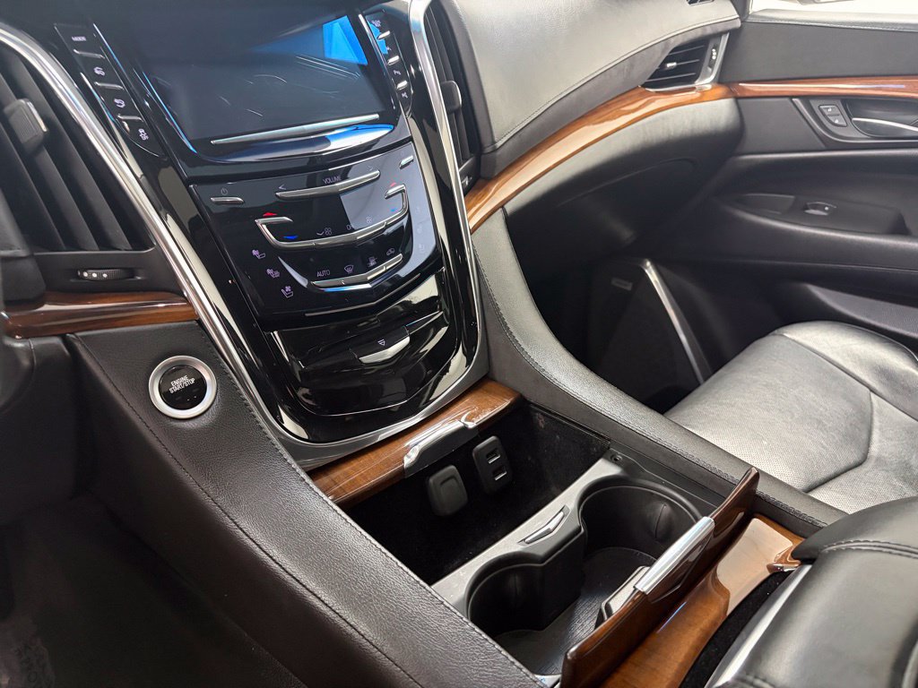 Used 2017 Cadillac Escalade ESV Luxury AWD/4WD image 23