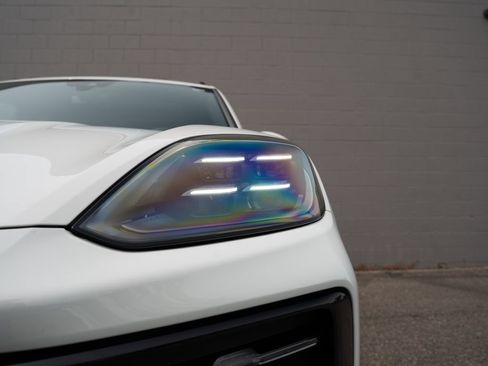 Used 2024 Porsche Cayenne AWD/4WD image 11